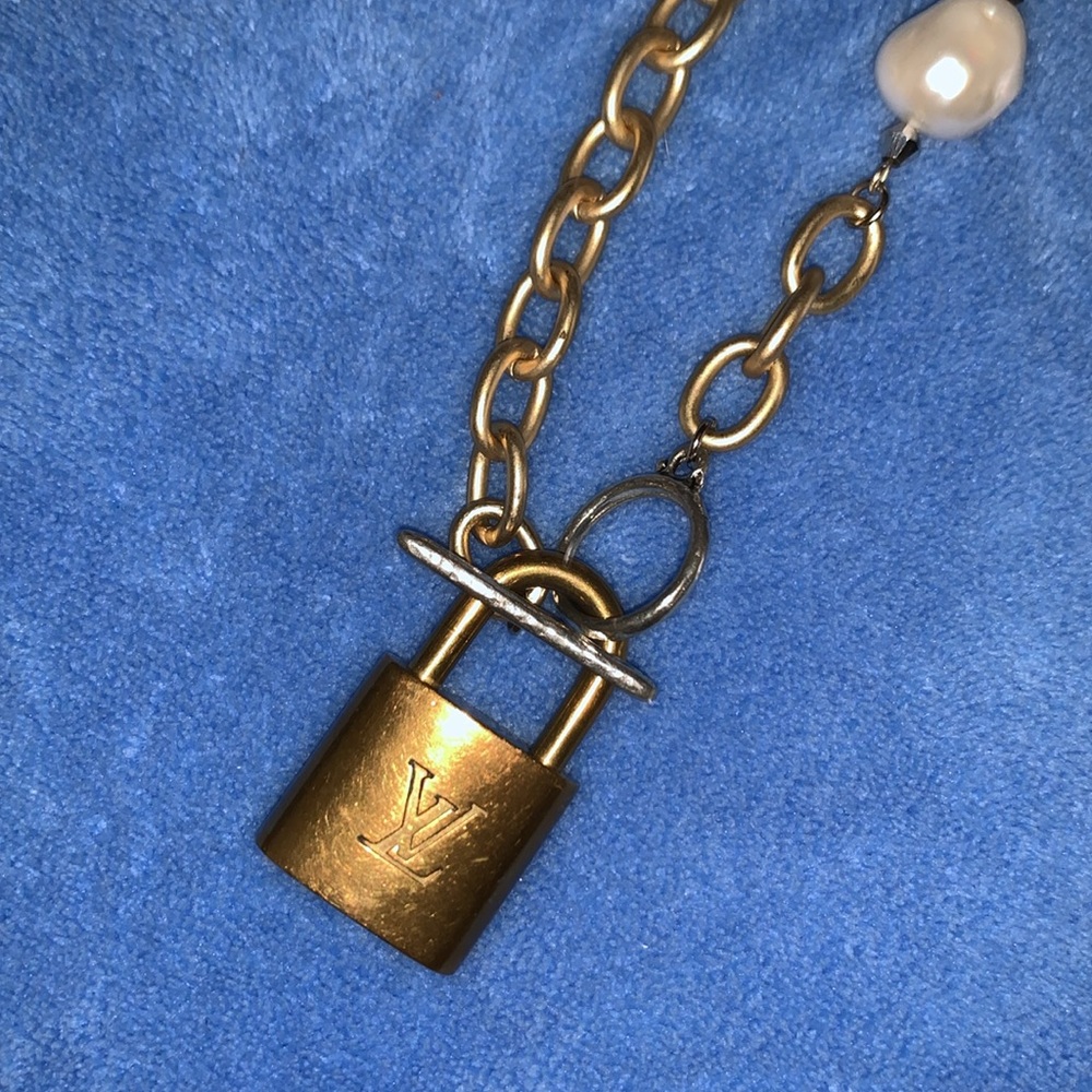 LV Lock #306 ( No Key Sorry!!!)includes unbranded Gold Chain Necklace